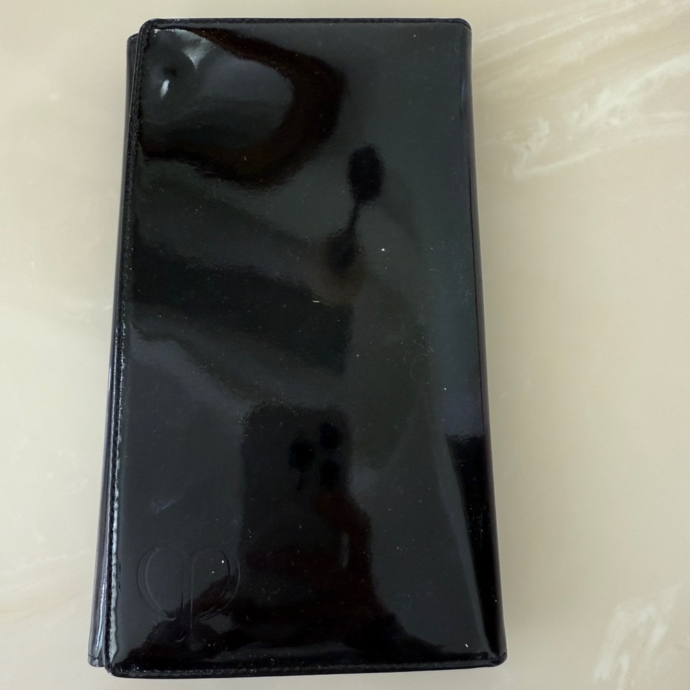 Cle de peau makeup holder